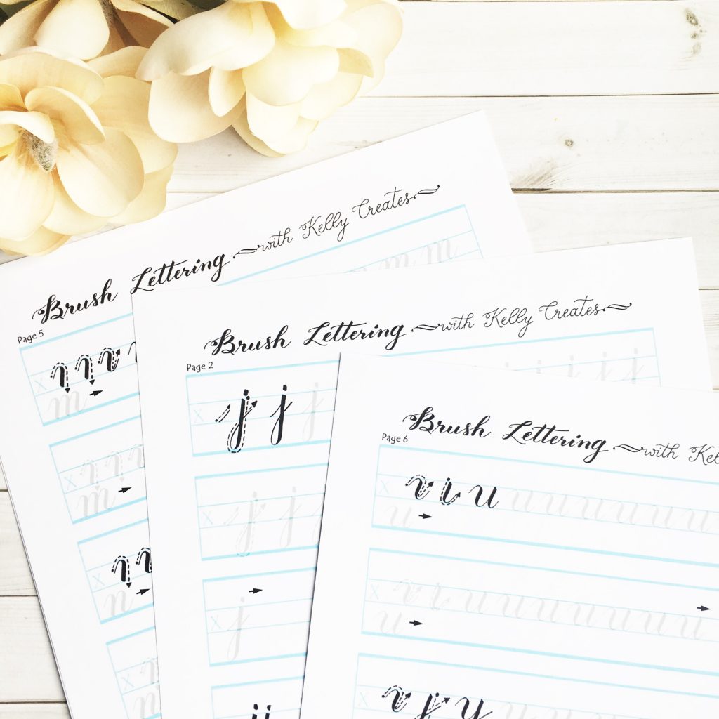 Learn this gorgeous script with the calligraphy practice tracing guide worksheets by Kelly Klapstein @kellycreates LOVE!