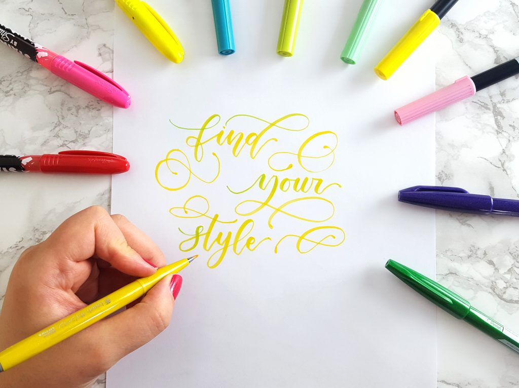 Lots of great lettering advice for lefties, left-handed tips for calligraphy from a leftie 