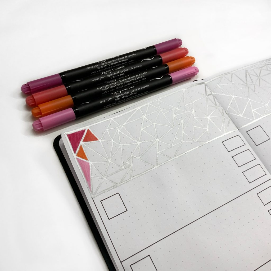 A fantastic easy tutorial for creating this geometric design for your journal or planner by @theillustratedplanner www.kellycreates.ca