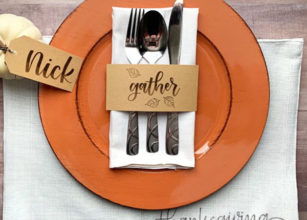 Beautiful hand lettering for Thanksgiving table setting and home decor www.kellycreates.ca